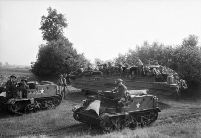 Carriers and DUKW's of the 5/DCLI in Holland on 18 September 1944. (Photo Courtesy of IWM (BU 934)